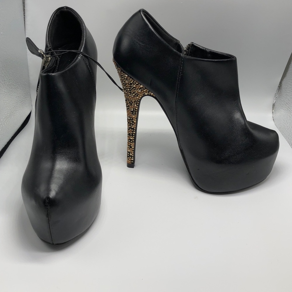 New booties with leopard print heel size 6 and 7